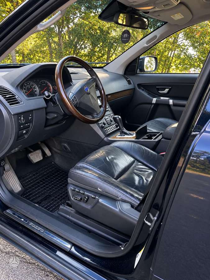 Volvo XC90 2010 — photo 5