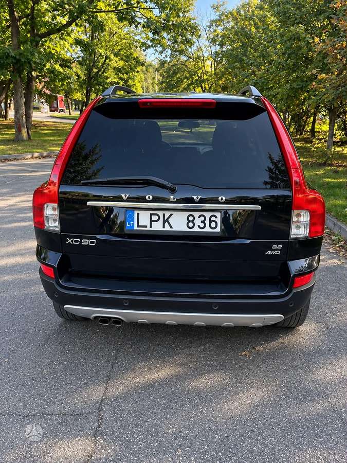 Volvo XC90 2010 — photo 8
