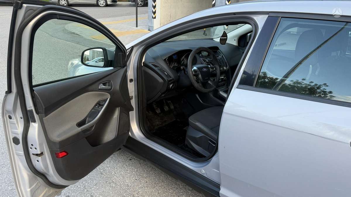 Ford Focus 2012 — photo 10
