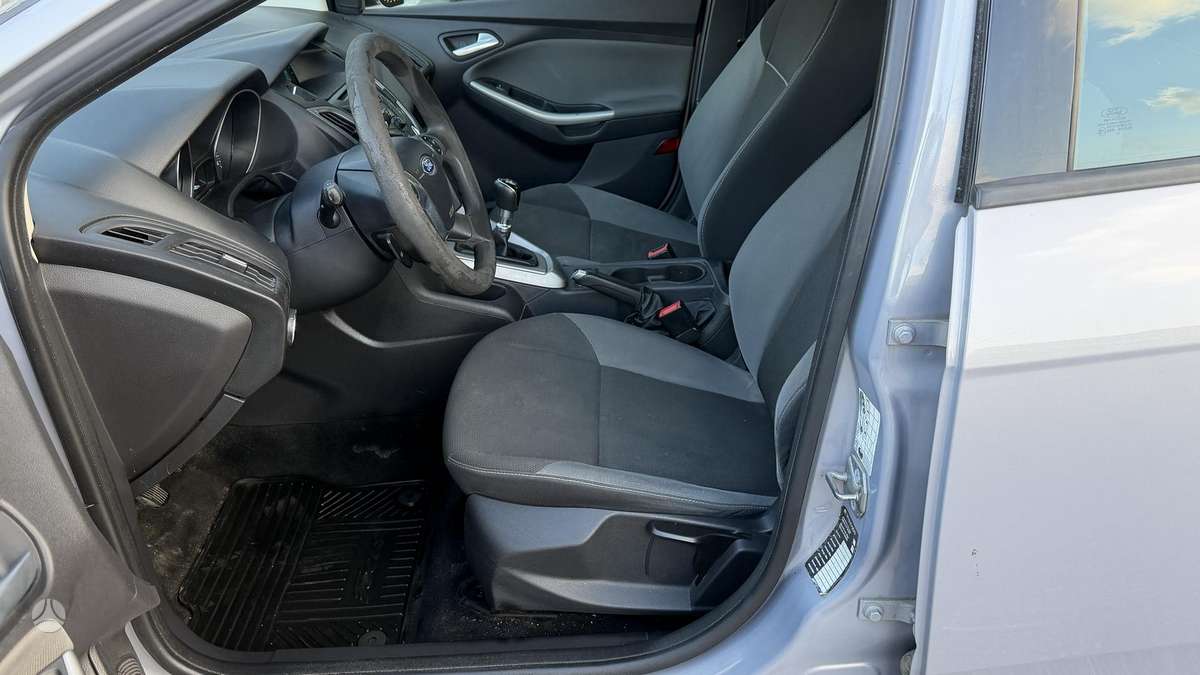 Ford Focus 2012 — photo 11
