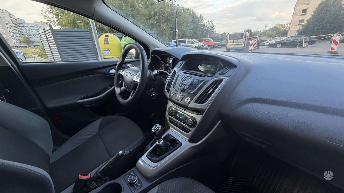 Ford Focus 2012 — photo 15