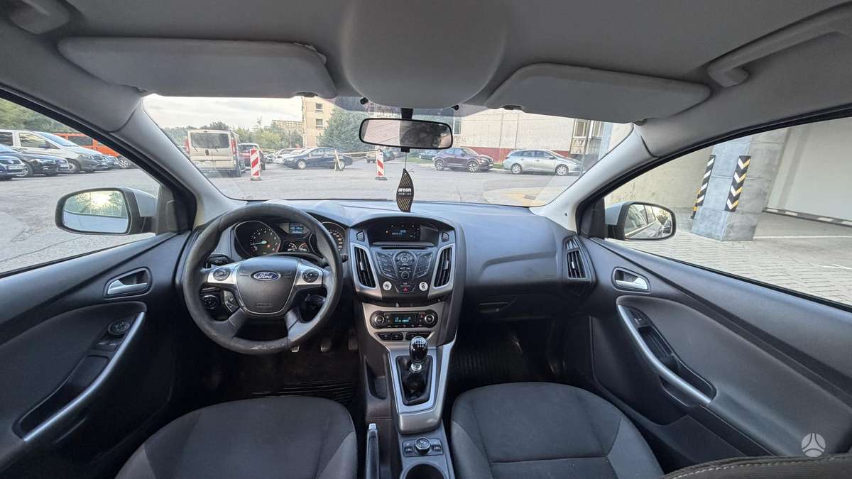 Ford Focus 2012 — photo 16