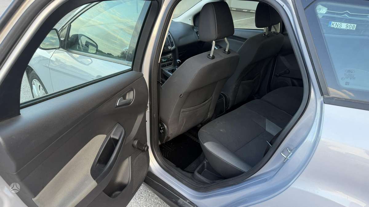 Ford Focus 2012 — photo 17