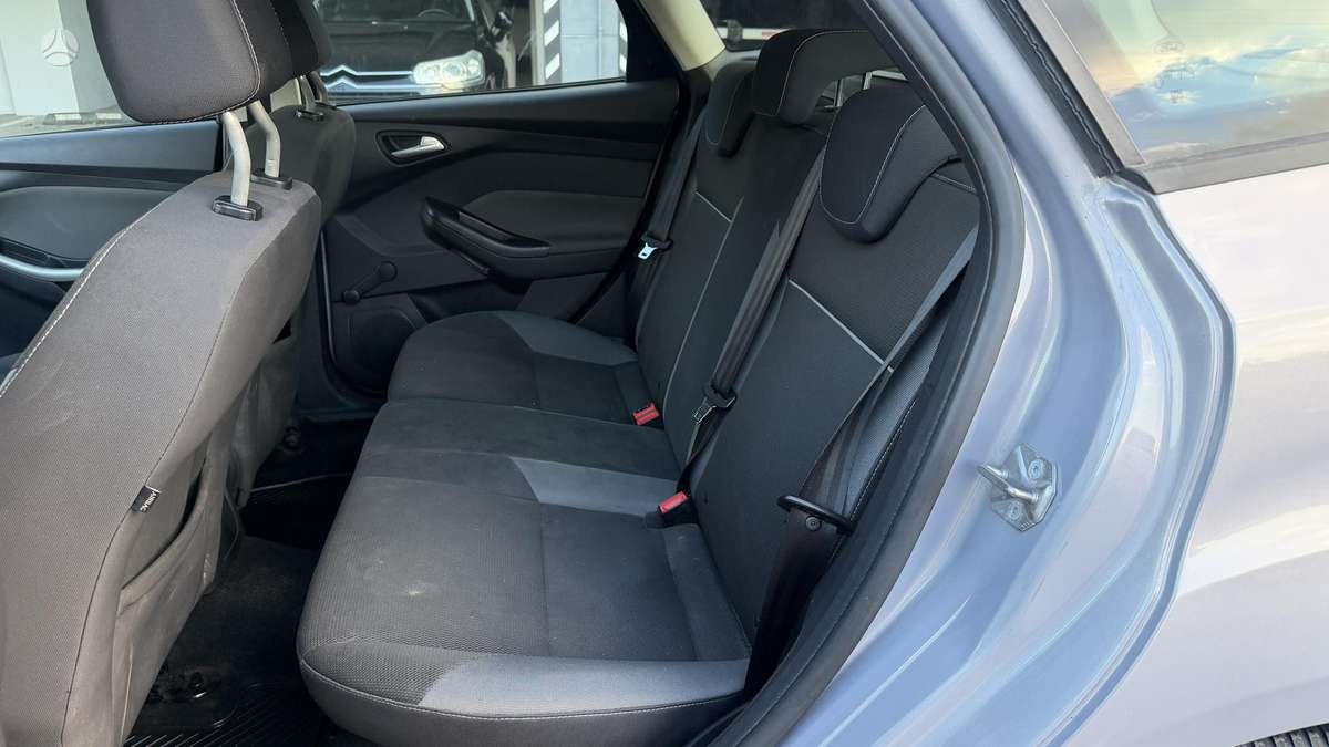 Ford Focus 2012 — photo 18