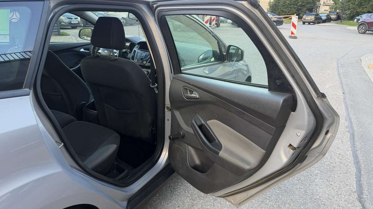 Ford Focus 2012 — photo 19