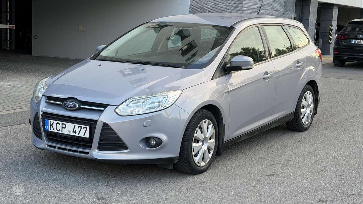 Ford Focus 2012 — rear view
