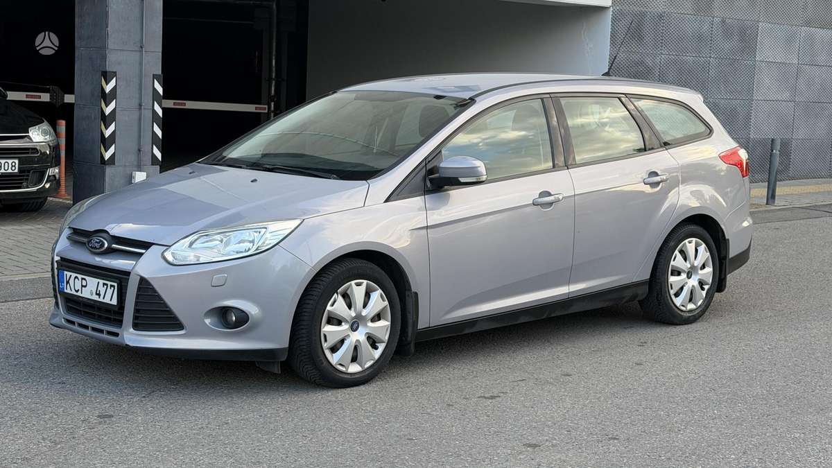 Ford Focus 2012 — interior