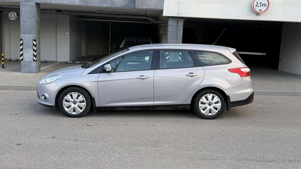 Ford Focus 2012 — engine 998 cm³, 125 HP (92kW)