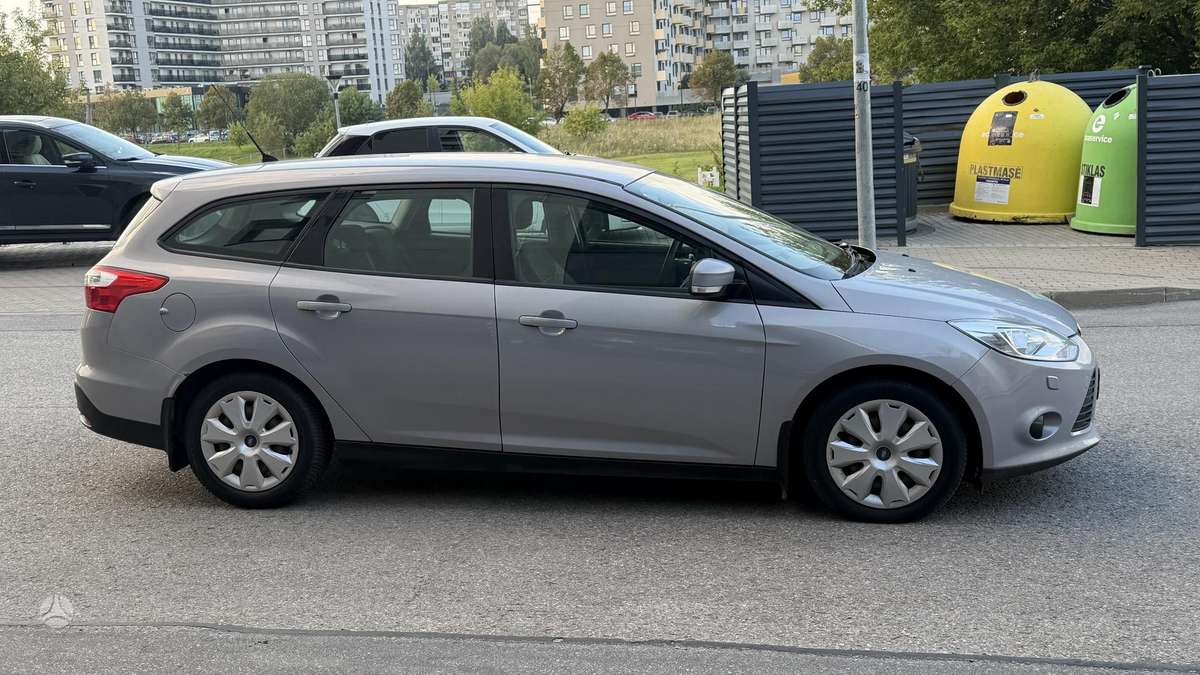 Ford Focus 2012 — photo 8