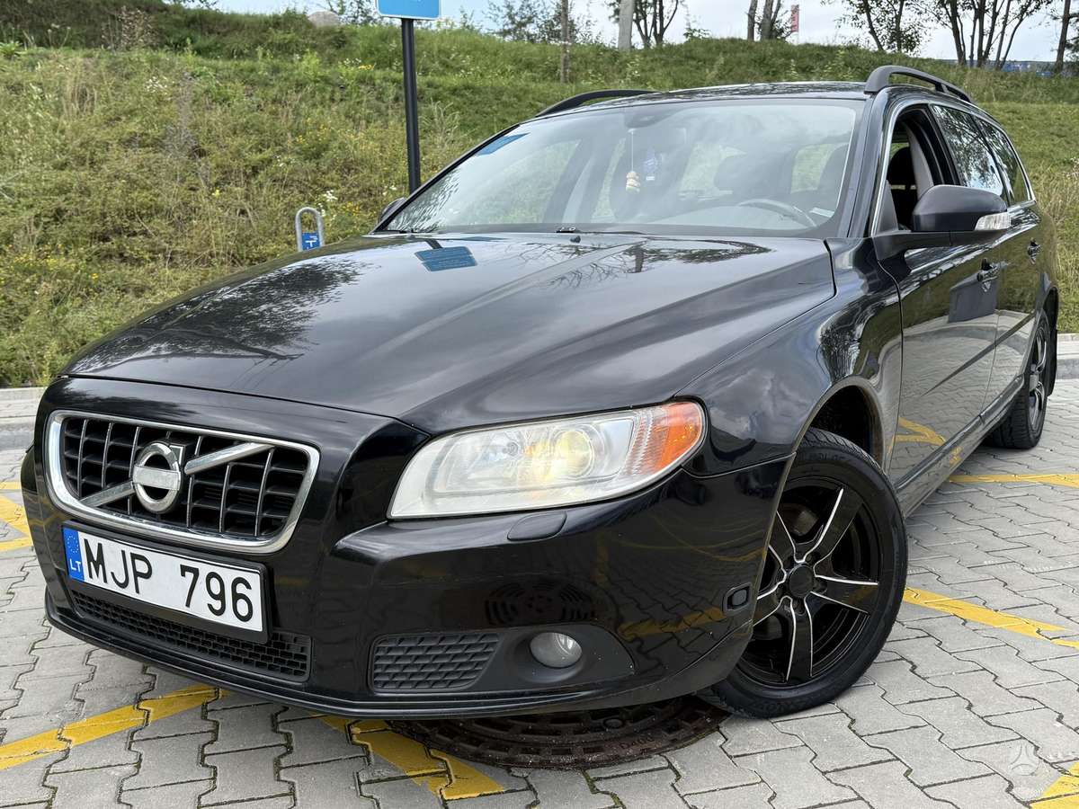 Volvo V70 2010 — салон