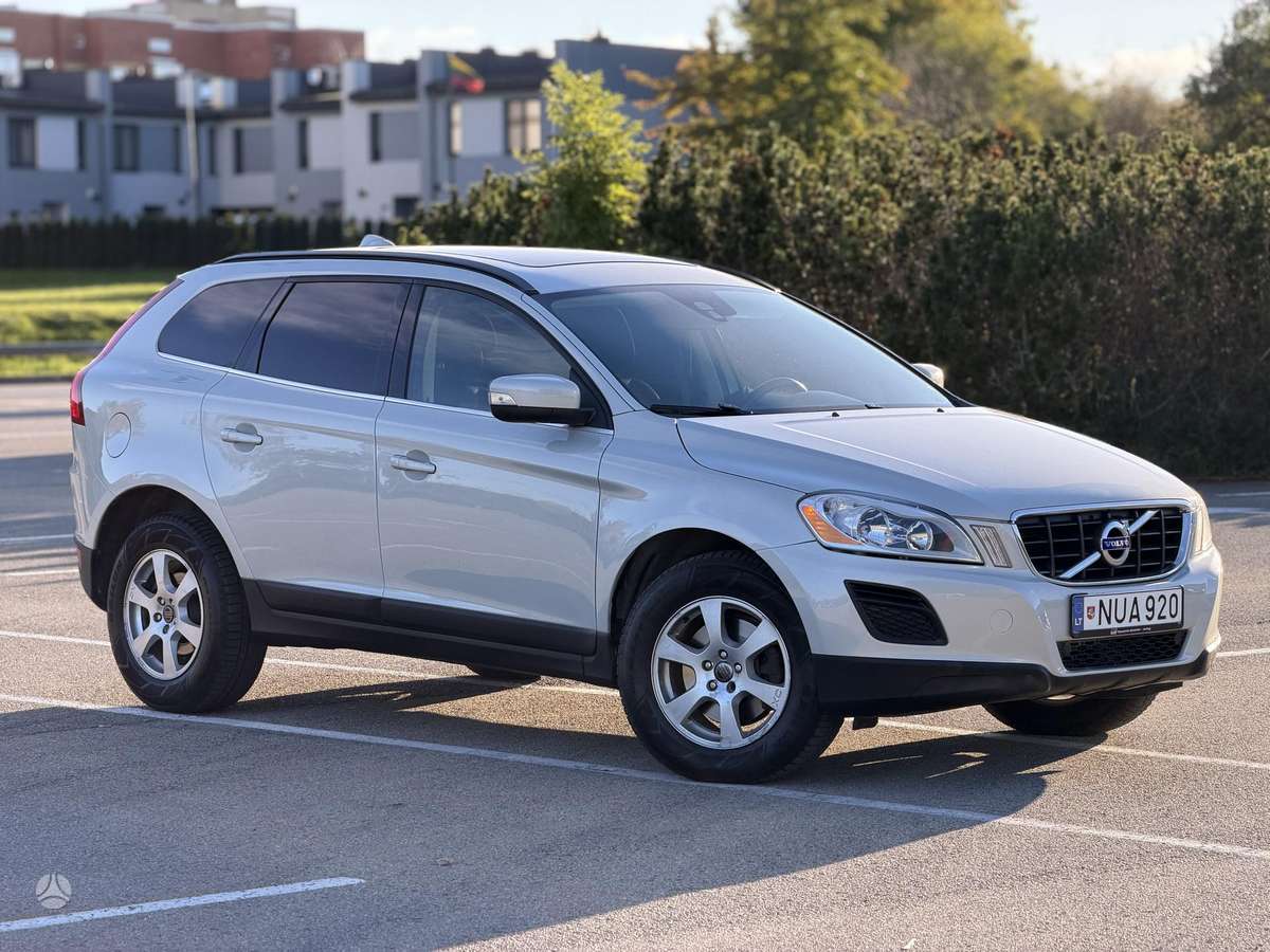 Volvo XC60 2012 — салон