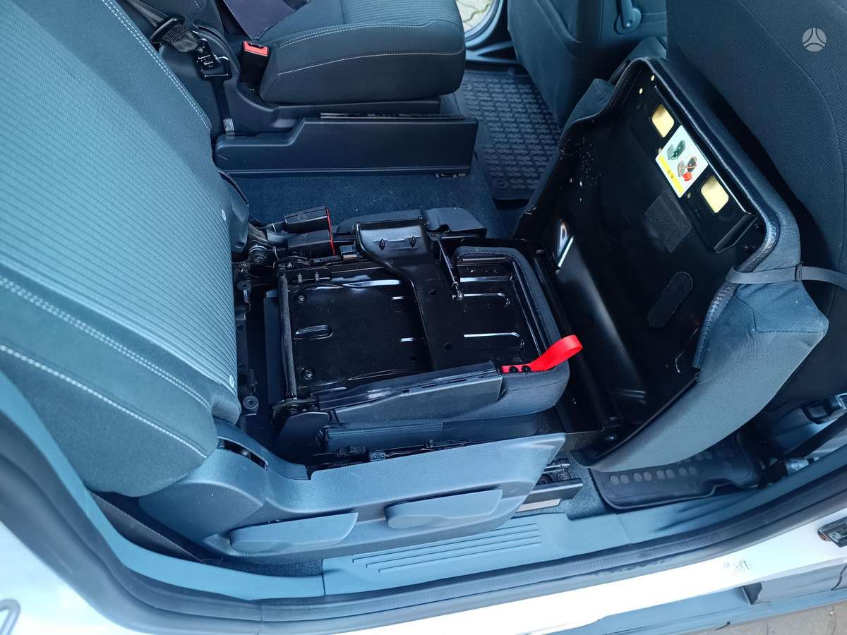 Ford Grand 2012 — салон