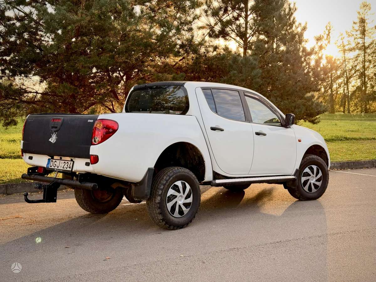Mitsubishi L200 2008 — вигляд ззаду