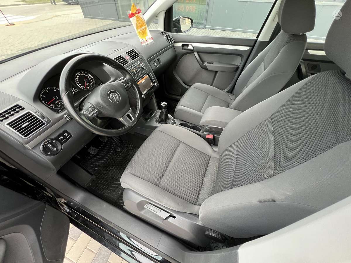 Volkswagen Touran 2010 — photo 10
