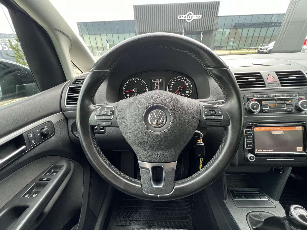 Volkswagen Touran 2010 — photo 12