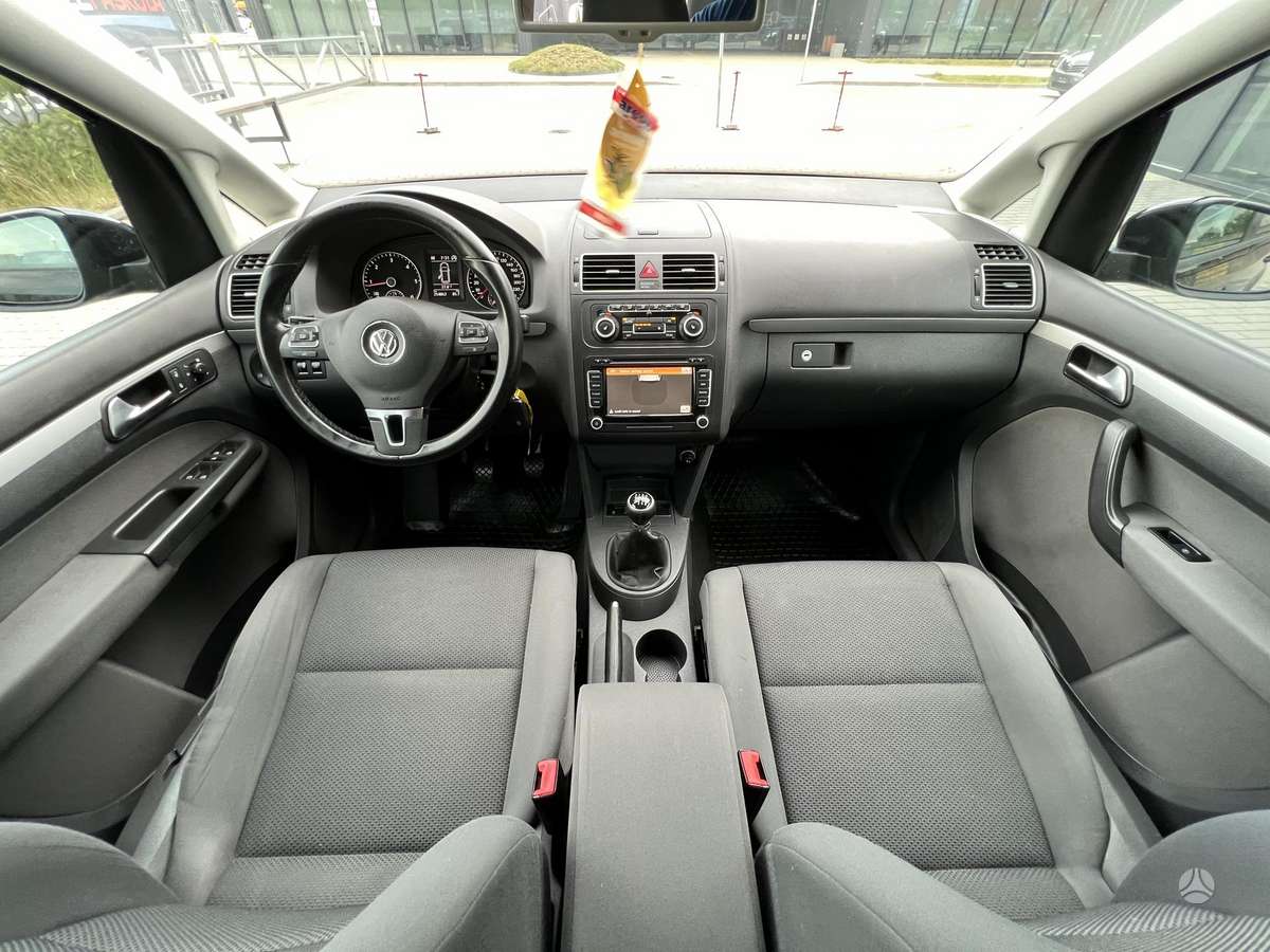 Volkswagen Touran 2010 — photo 13