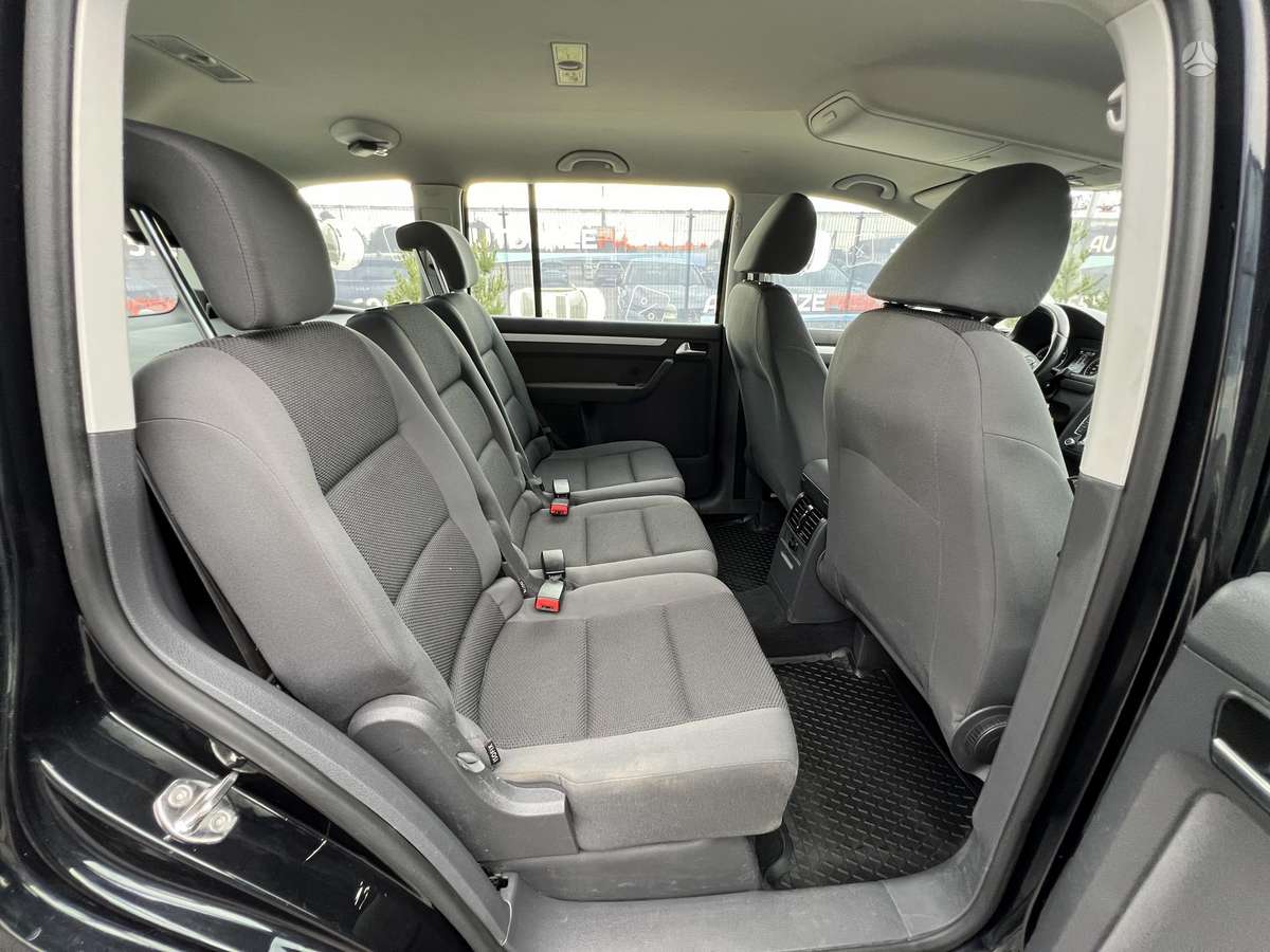 Volkswagen Touran 2010 — photo 18