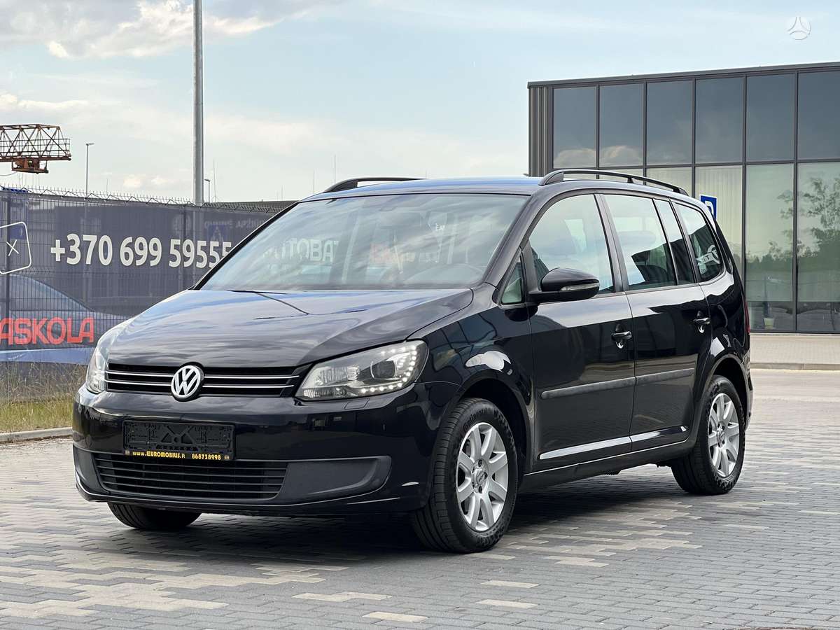 Volkswagen Touran 2010 — rear view