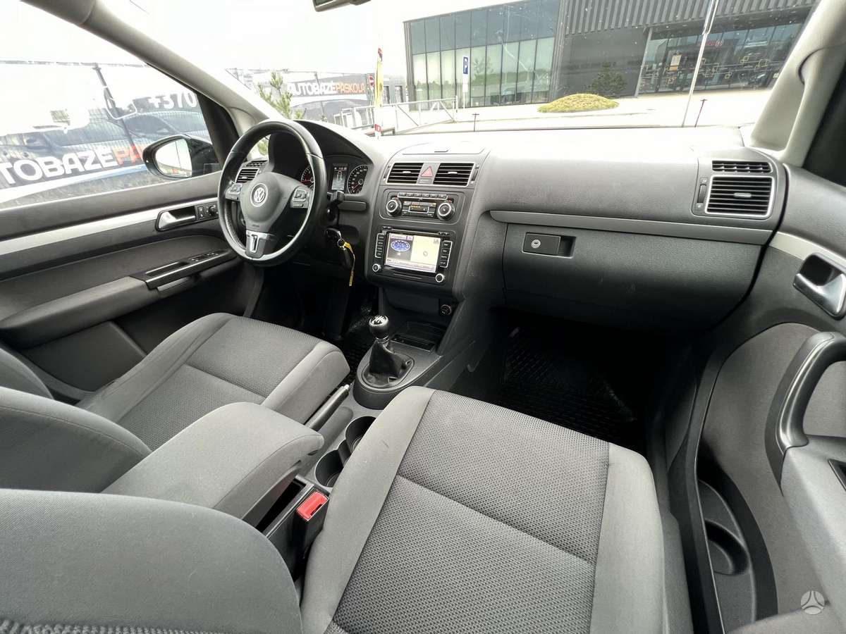 Volkswagen Touran 2010 — photo 21
