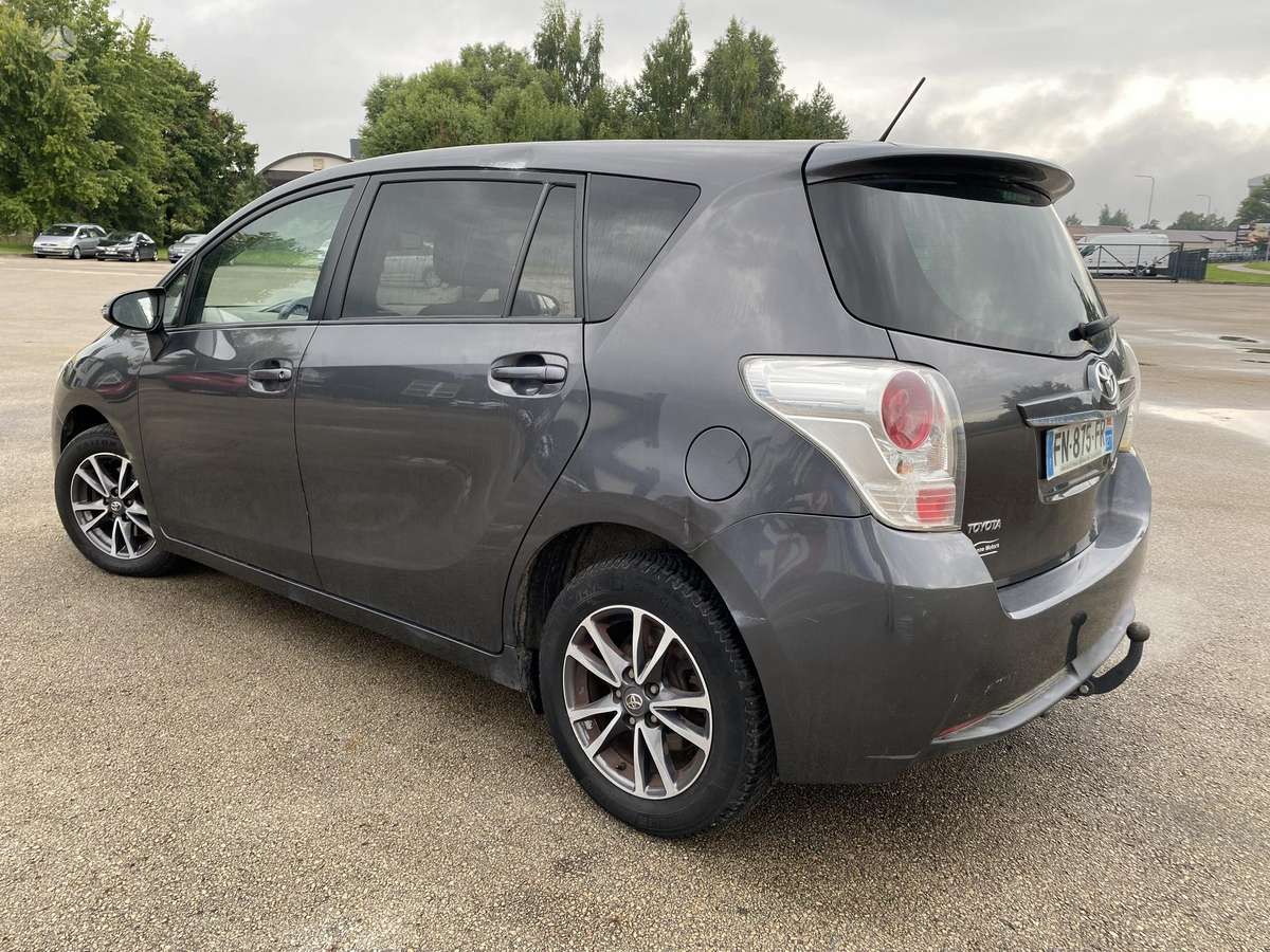 Toyota Verso 2015 — салон