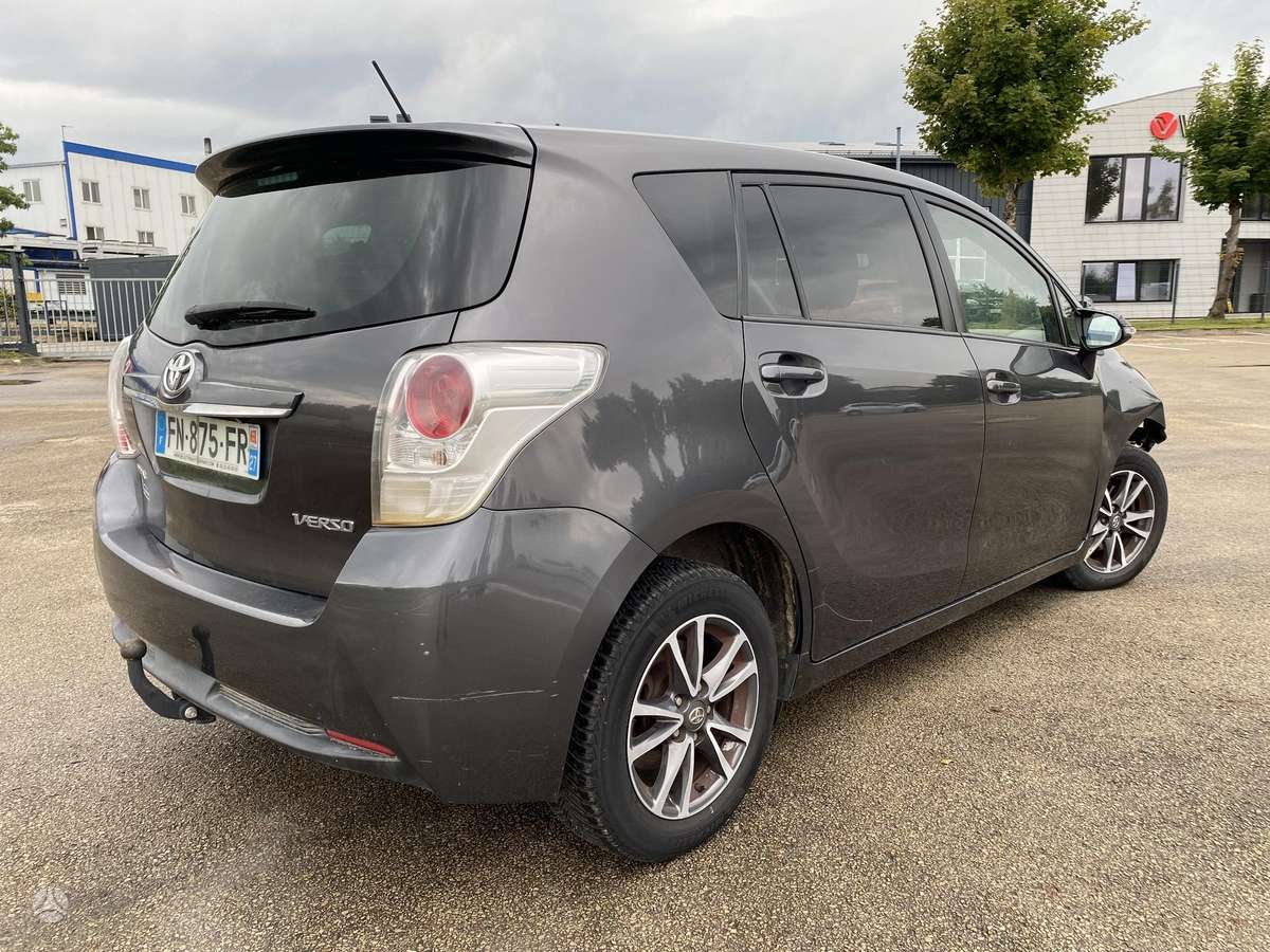 Toyota Verso 2015 — двигун 1598 cm³, 111 HP (82kW)