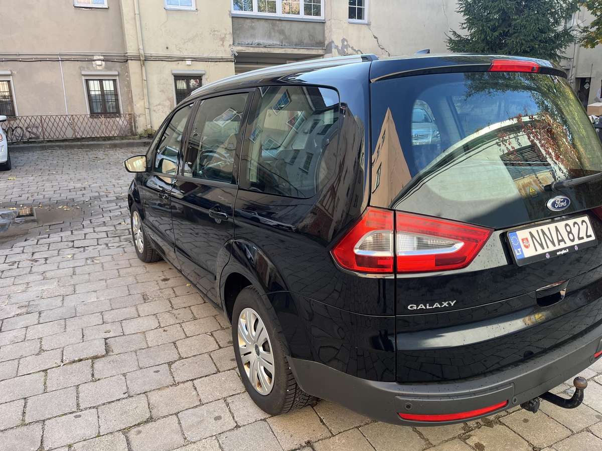Ford Galaxy 2014 — rear view