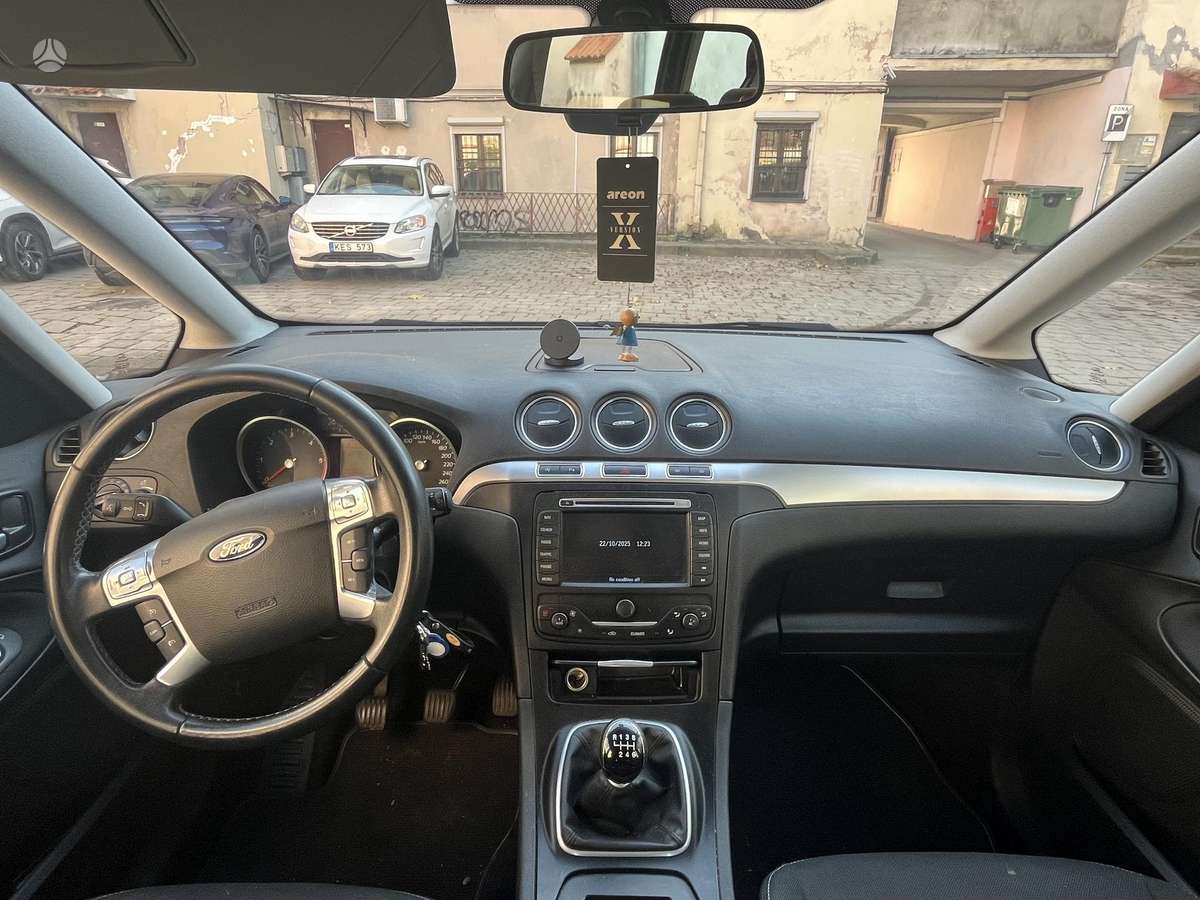 Ford Galaxy 2014 — photo 5