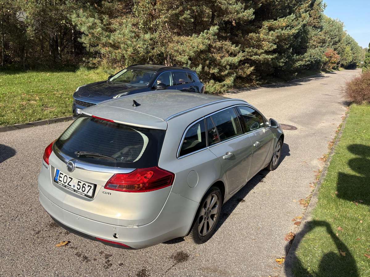 Opel Insignia 2011 — салон