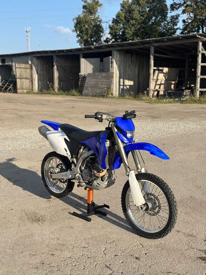 Yamaha WR 2013 — вигляд ззаду