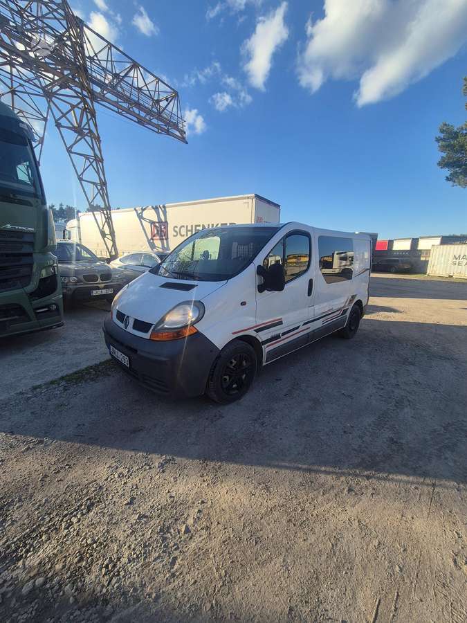 Renault Trafic 2004 — вигляд ззаду