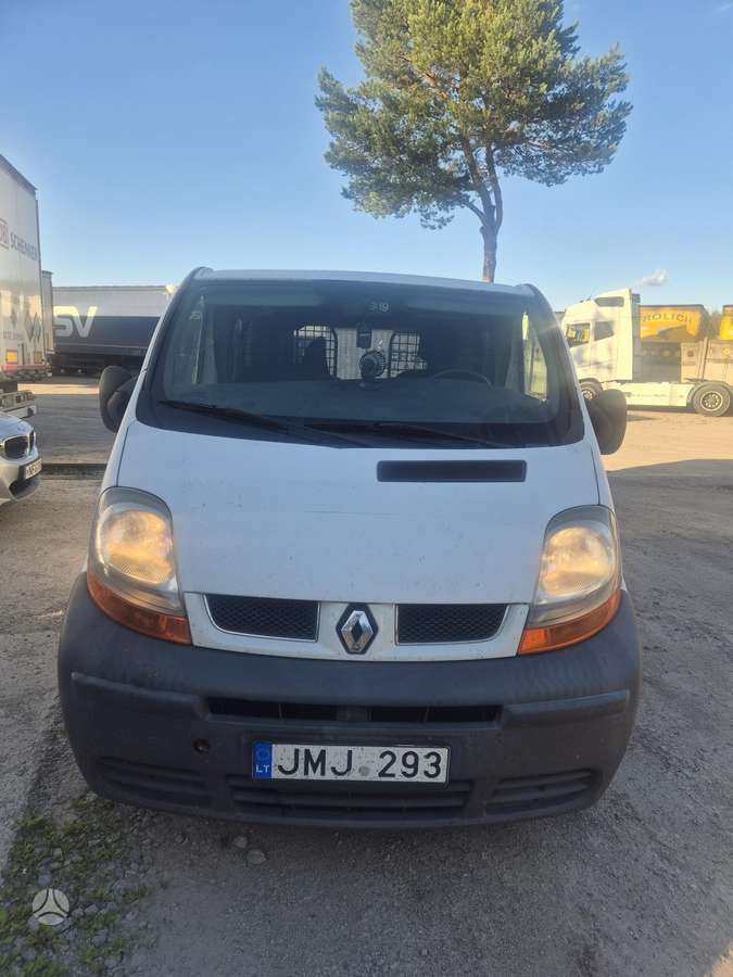 Renault Trafic 2004 — салон
