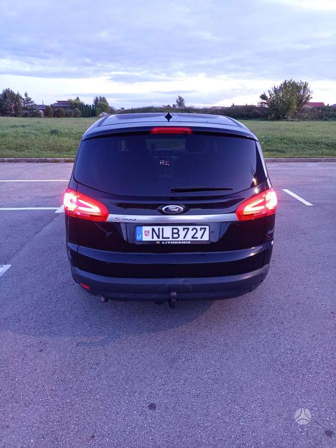 Ford S-MAX 2011 — вигляд ззаду