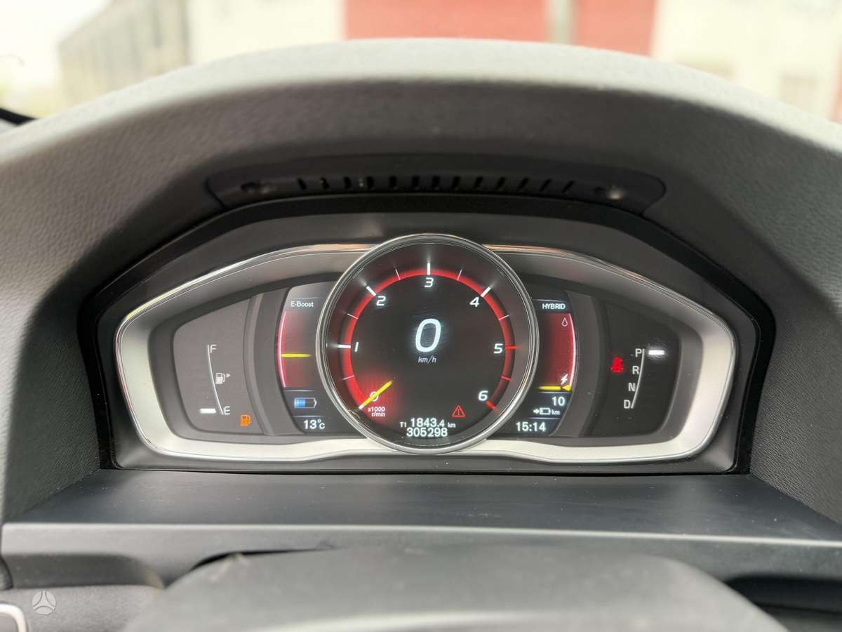 Volvo V60 2015 — photo 14
