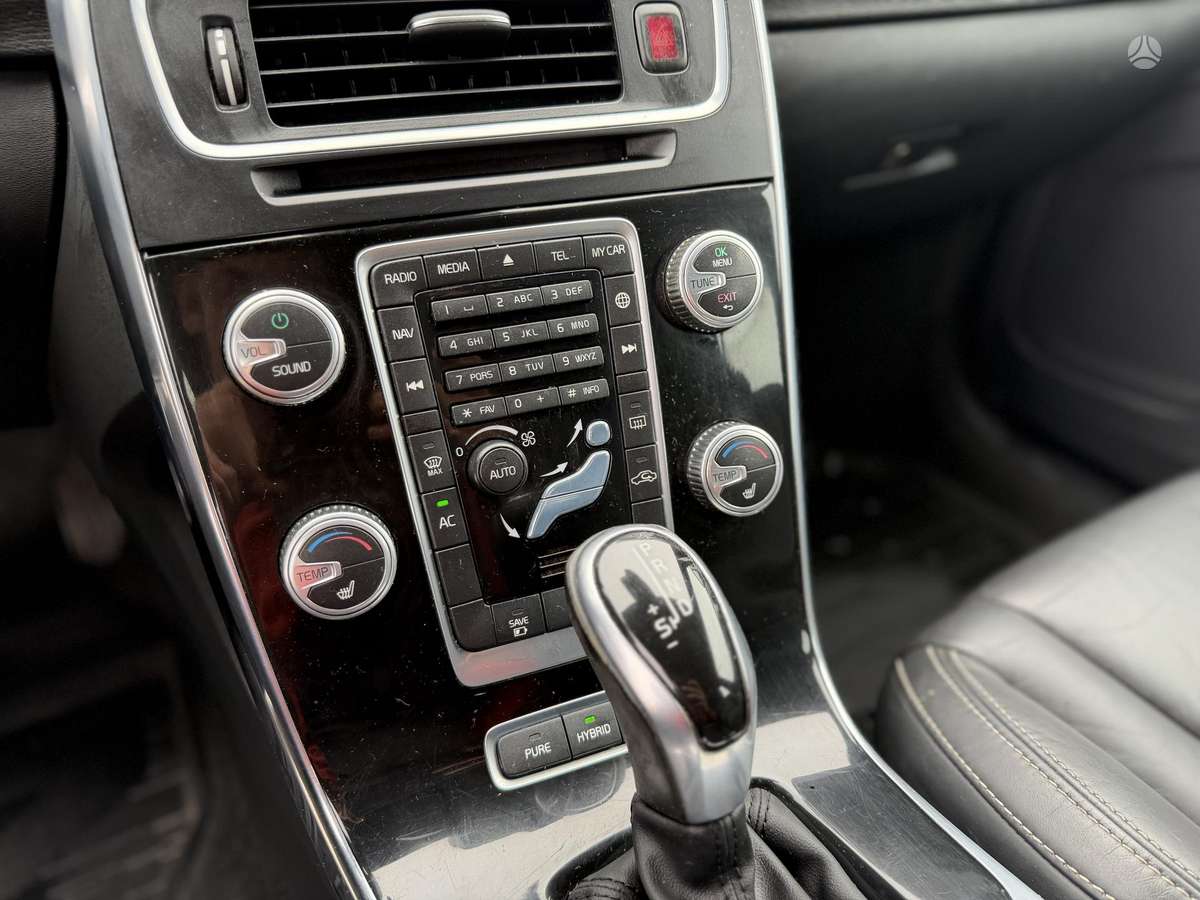 Volvo V60 2015 — photo 15