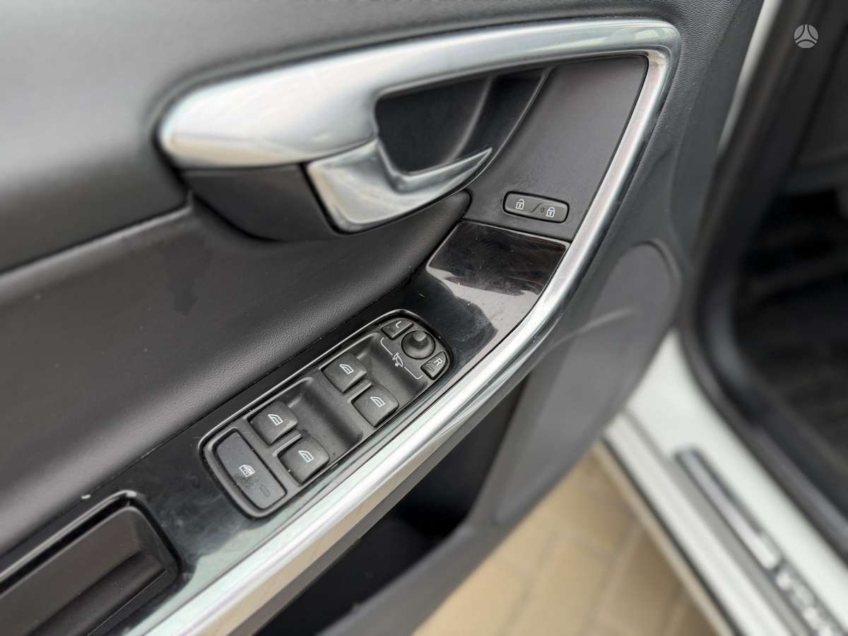 Volvo V60 2015 — photo 17