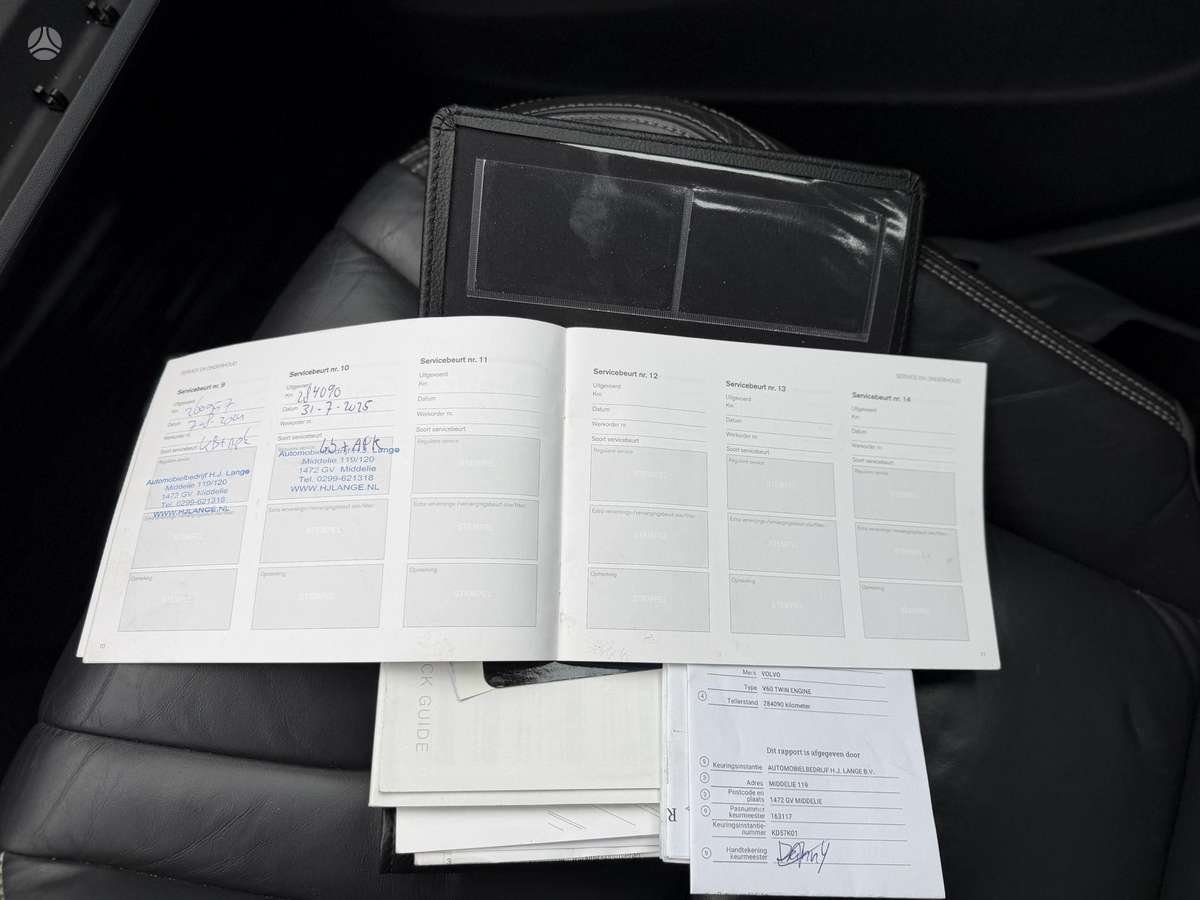 Volvo V60 2015 — photo 18