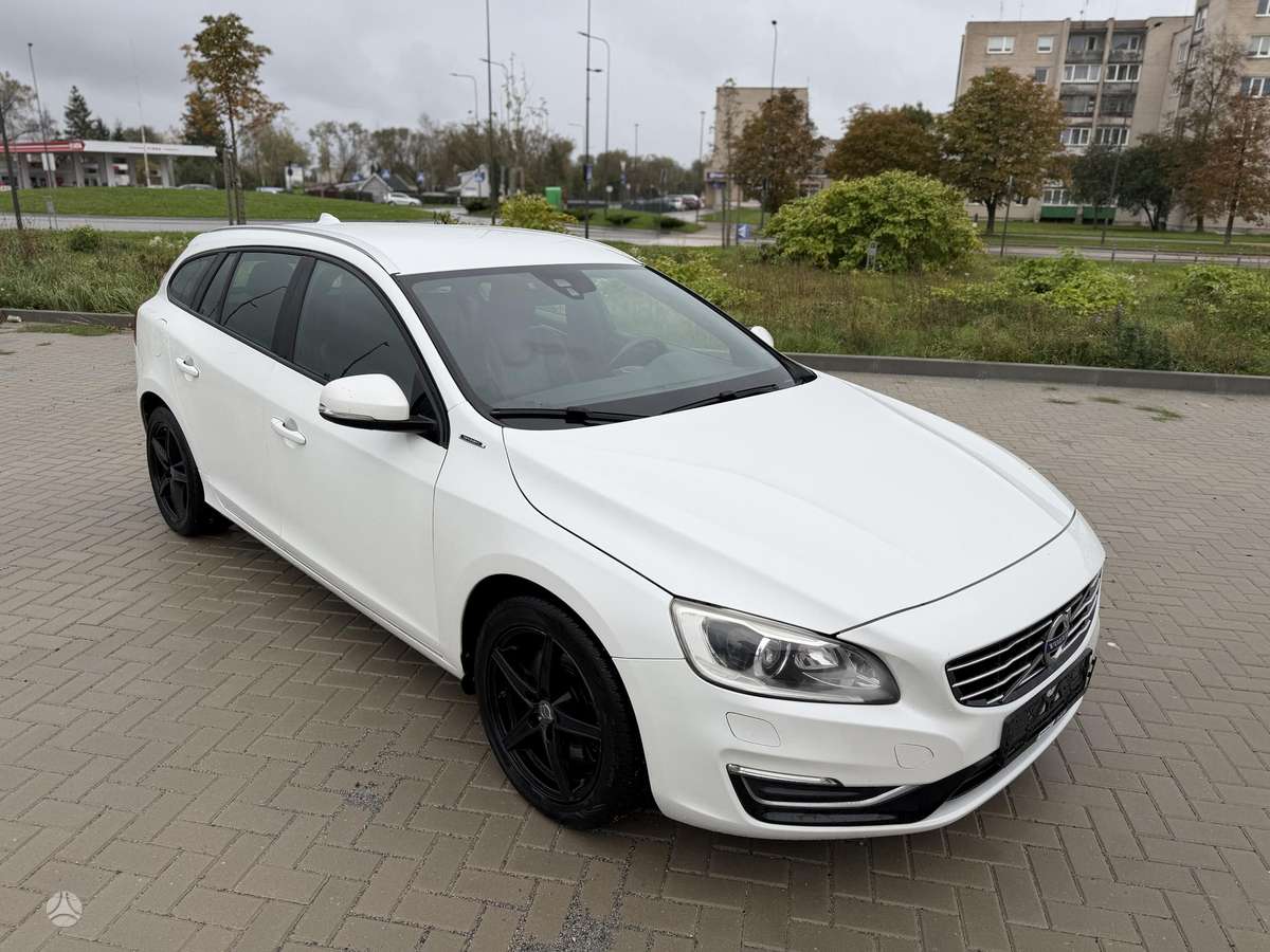 Volvo V60 2015 — rear view