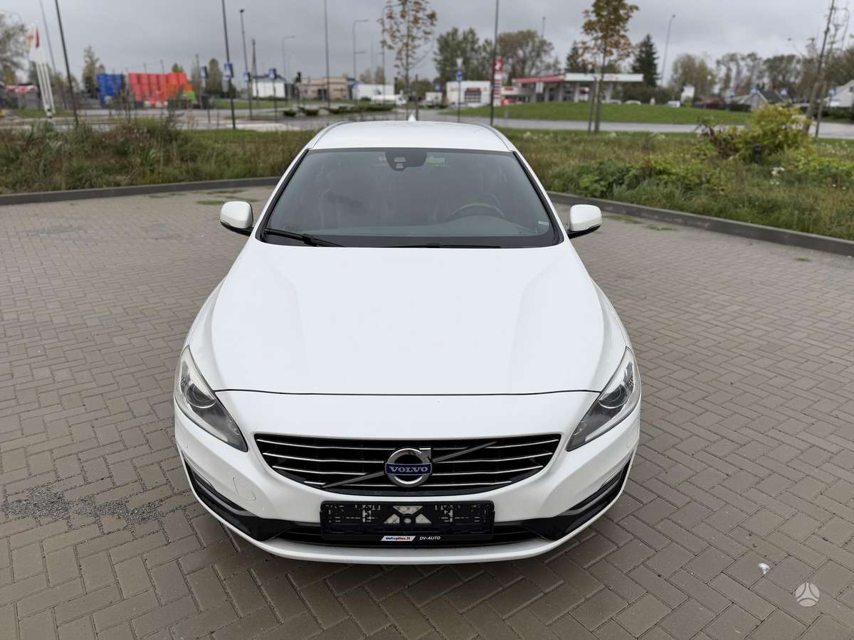Volvo V60 2015 — interior