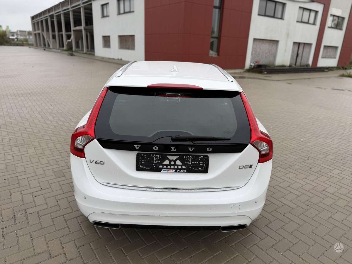 Volvo V60 2015 — engine 2400 cm³, 163 HP (120kW)
