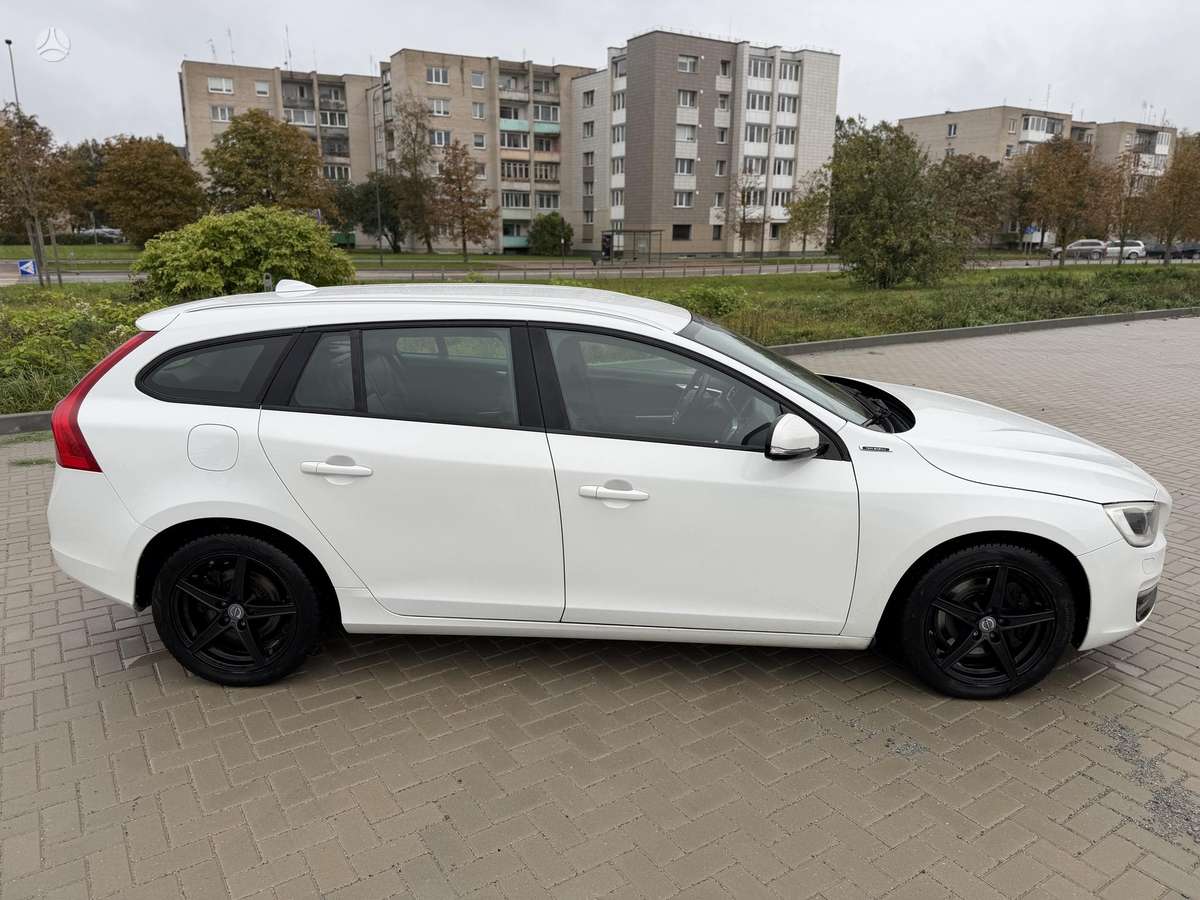Volvo V60 2015 — photo 6
