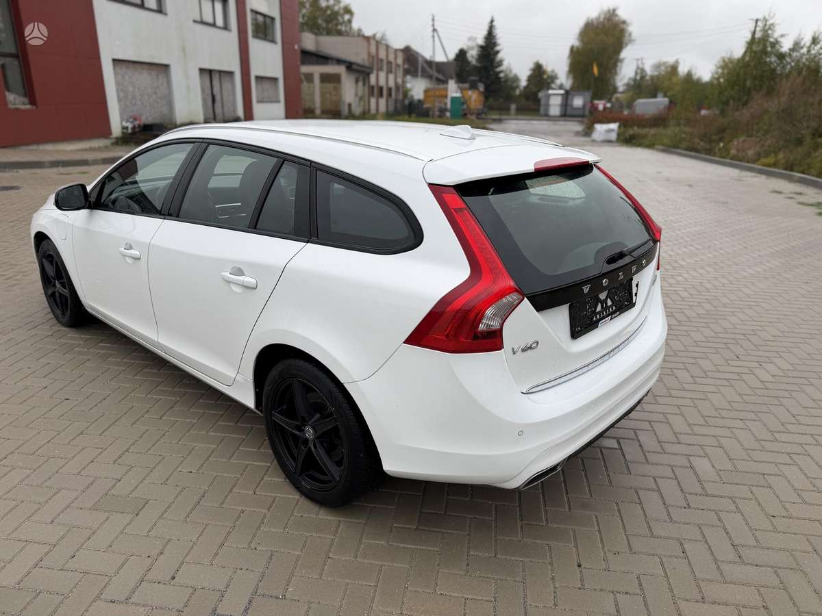 Volvo V60 2015 — photo 7