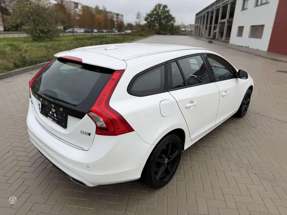Volvo V60 2015 — photo 8