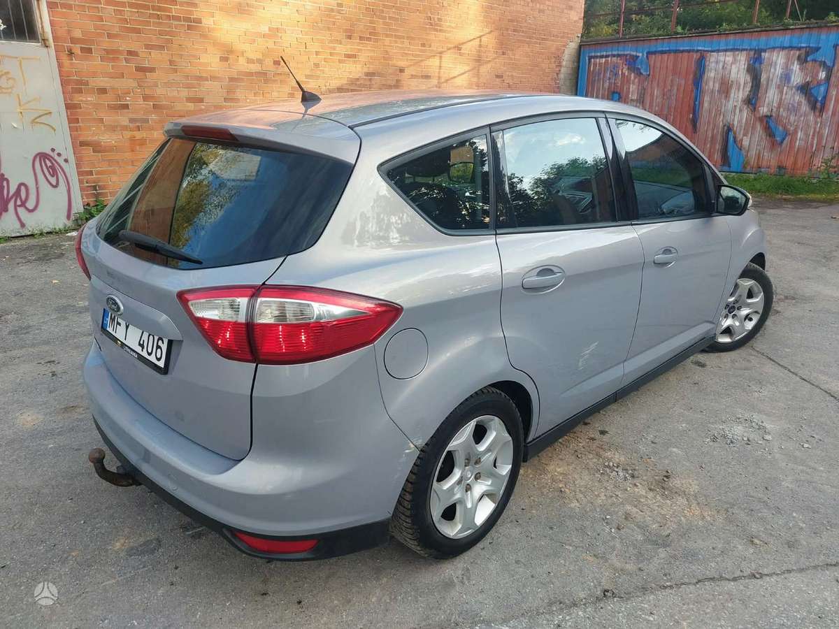 Ford C-MAX 2010 — салон