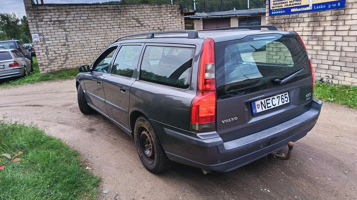 Volvo V70 2004 — engine 2401 cm³, 131 HP (96kW)