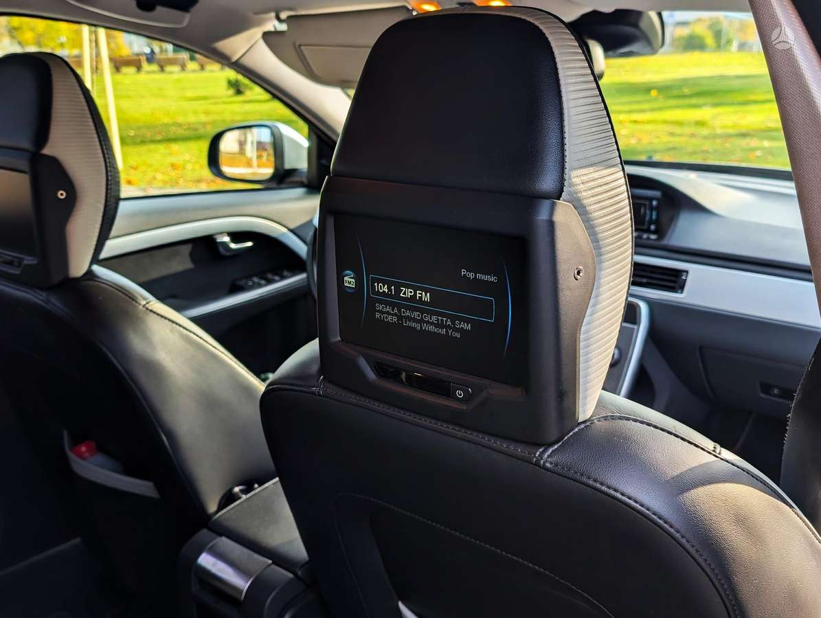 Volvo V70 2013 — photo 12