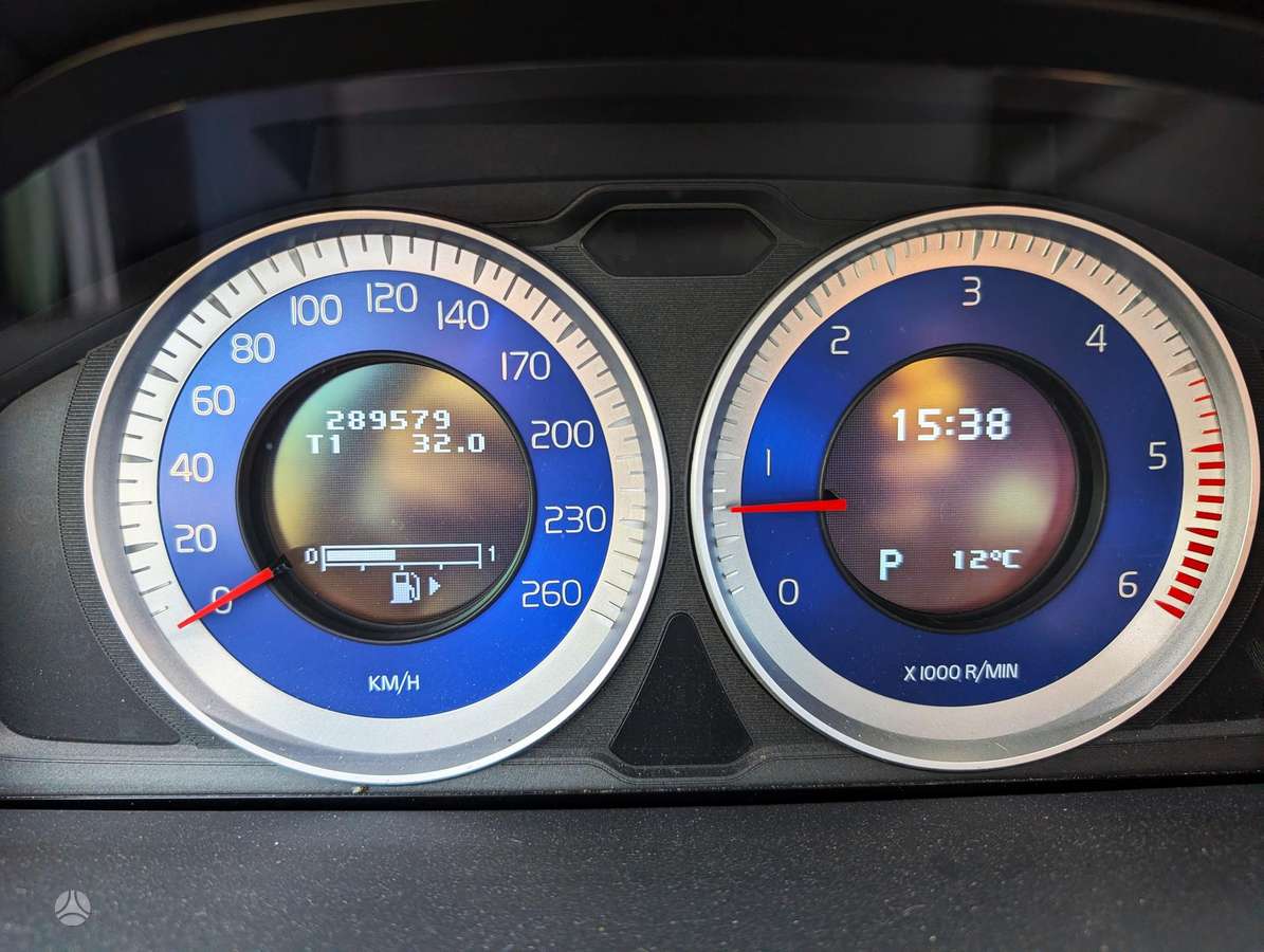 Volvo V70 2013 — photo 15