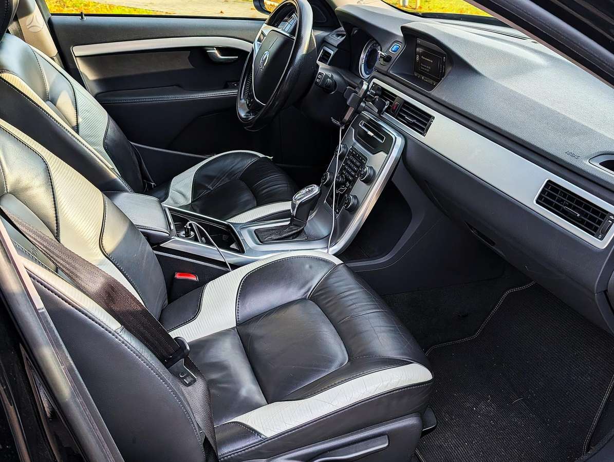 Volvo V70 2013 — photo 8