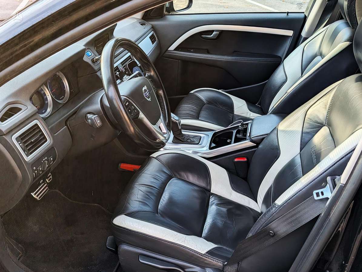 Volvo V70 2013 — photo 9