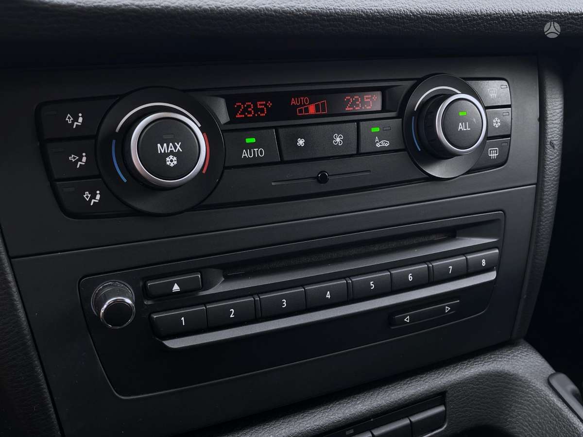 BMW X1 2011 — photo 16