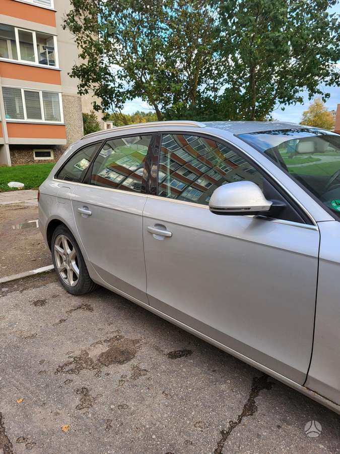Audi A4 2009 — салон